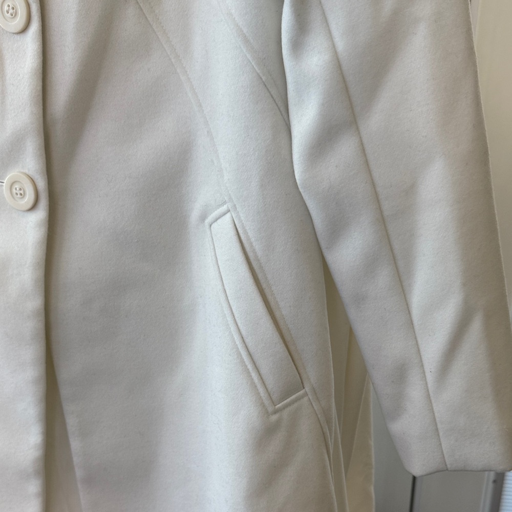 Vertigo Paris Elegant White Trench Coat - Picture 3 of 4